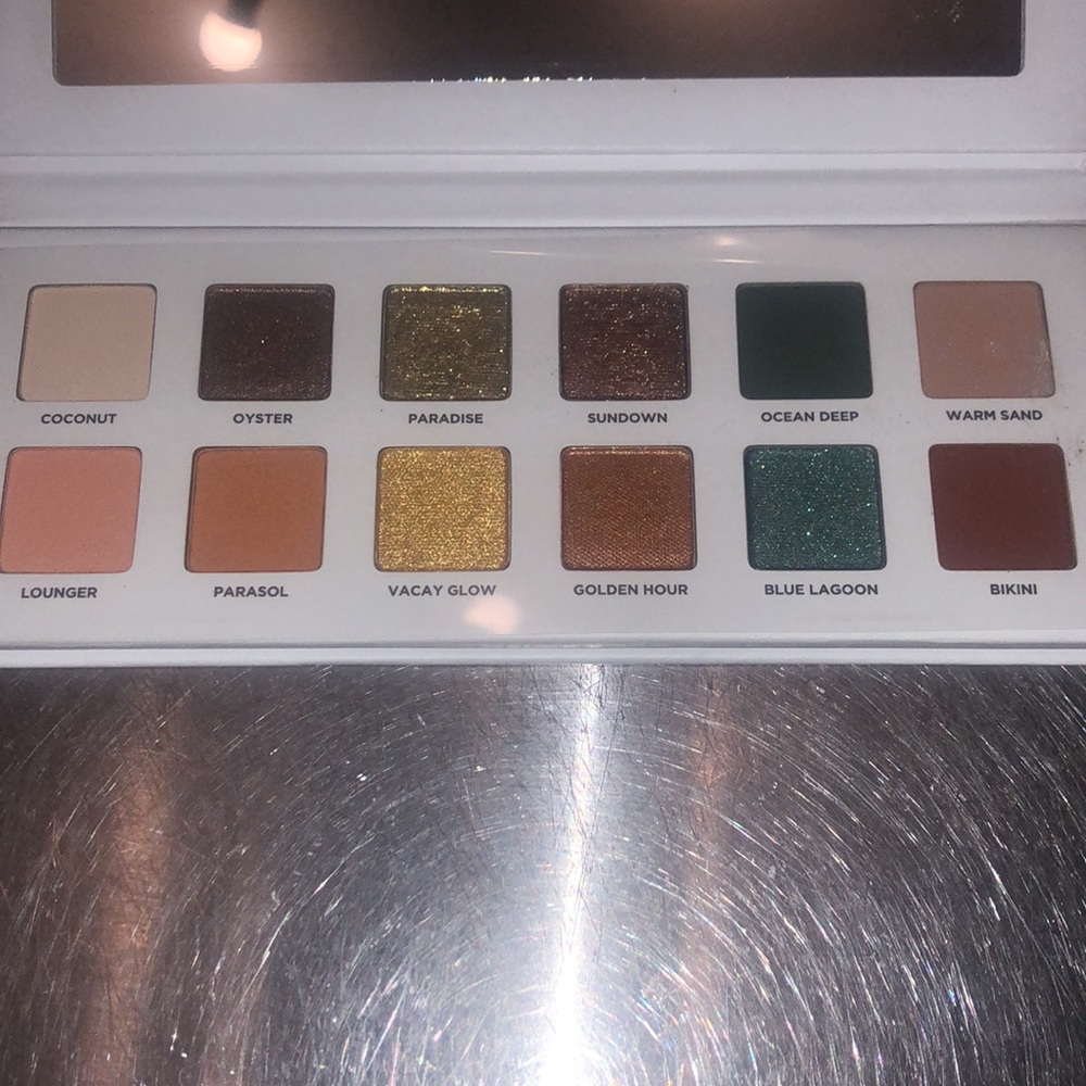 ICONIC LONDON Beachside Babe eyeshadow palette